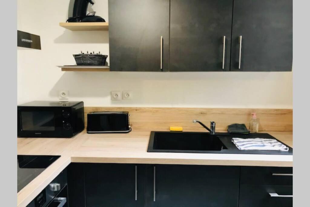 Au Coeur Du Vieux Bayeux, Logement De Charme Lägenhet Exteriör bild